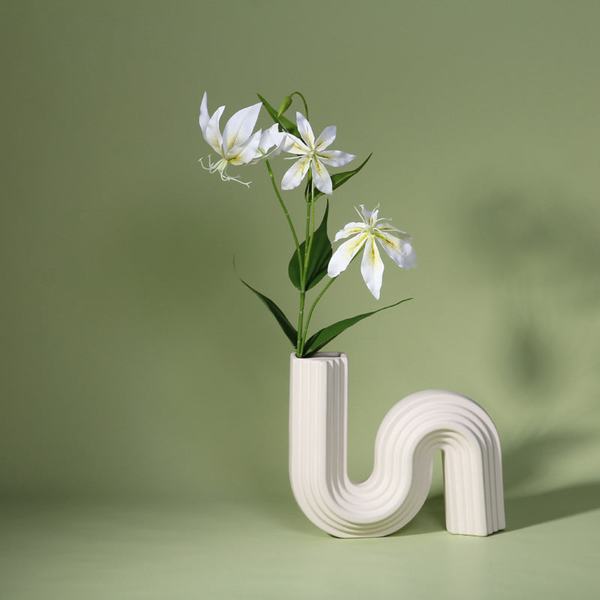 Curvy Vases, Ceramic Vase, Fresh Flower Vase, Geometric Vase, Modern Home Decor, Gift, Housewarming Gift, Bud Vase, Shelf Decor, Table Decor by Sona Casa